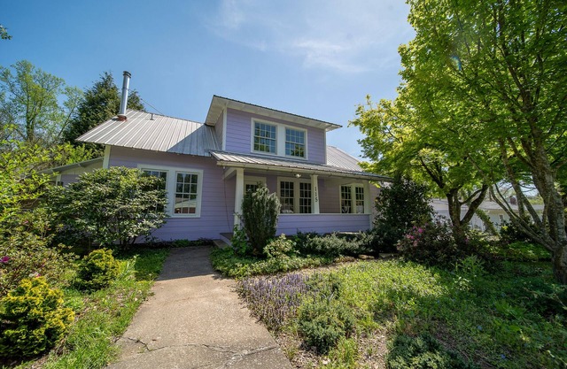 New Downtown Brevard Home Pets Welcome Large Fenced Yard Porches Biking Hiking