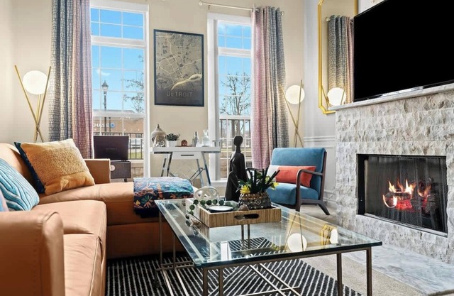 *NEW* DT Auburn Hills Lux Condo