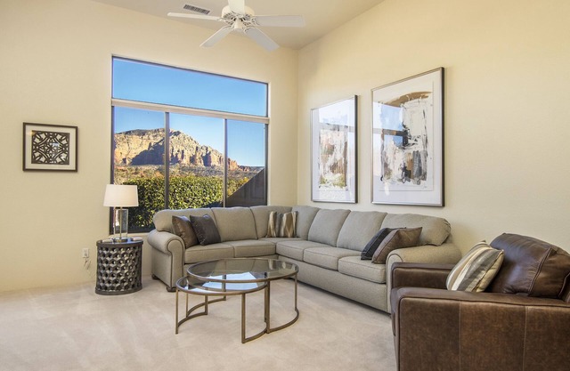 New Fall and Winter Rates! AMAZING VIEWS! Pool, Golf, Tennis & Hiking