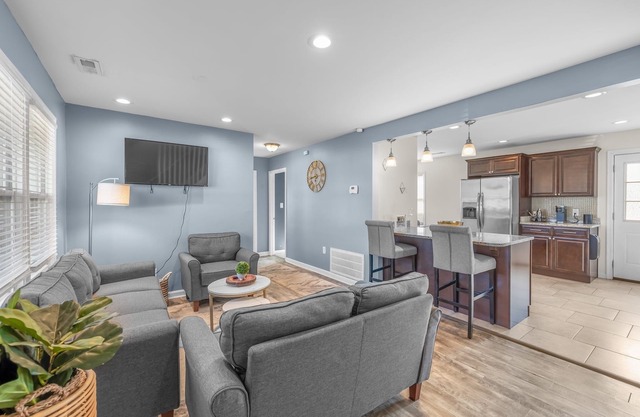 [NEW] Family Style 5BR Home Mins From Buckroe Beach