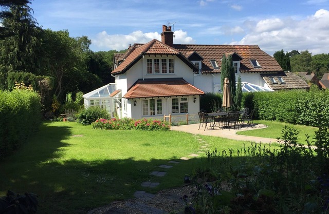 New Forest Cottage, village location, perfect for beaches & attractions