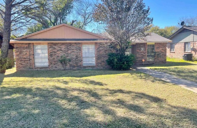 New! Fun just 20 min from Dallas 3-BRM Home