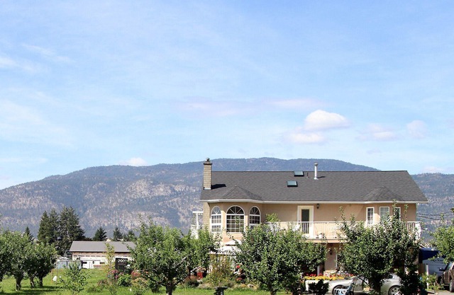 NEW Heart of Wine Country Acreage. Private, Spacious, Clean. Ideal Okanagan Stay
