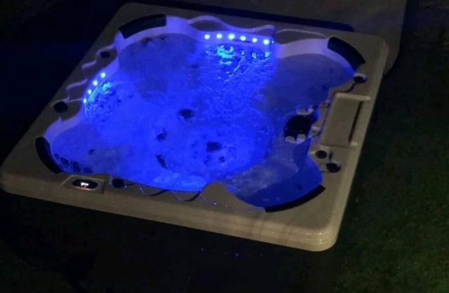 NEW HEATED POOL & HOT TUB 13 BEDS 3 BATHS 3 MIN DOWNTOWN PROVIDENCE