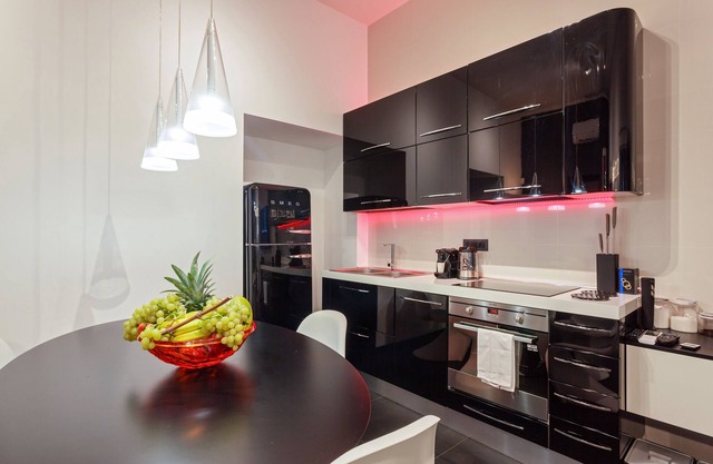 New hi-tech apt close to VATICAN -M