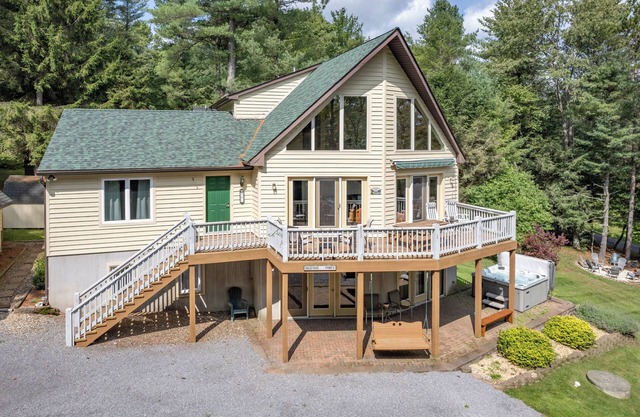 New! Hillside Pines: Lake Access, Hot Tub, Gas Fireplace!