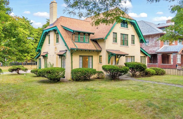 New! Historic, Remodeled, Central Detroit Mansion