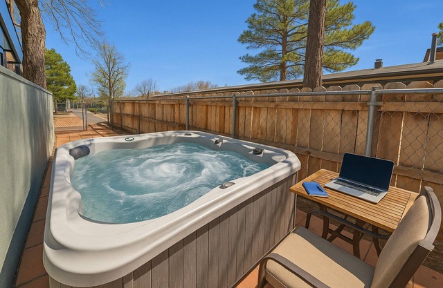 NEW! Hot Tub I Game Room I Arcade w/10k+ Games I Walkable to Great Hikes I NAU
