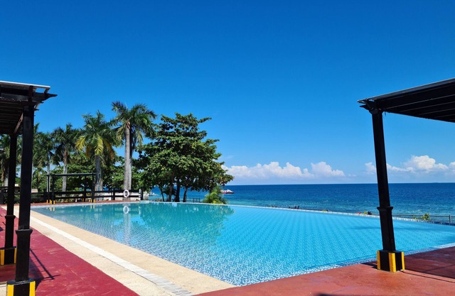 New huge Lux. 2 BR Condo 100 SQM - 2 Pools, Gym, woow seaviews, Beach 8-9Pax