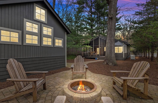 New! Juniper Presents: Fabulous Cottage w/Fire Pit – Walk to Lake MI Beaches