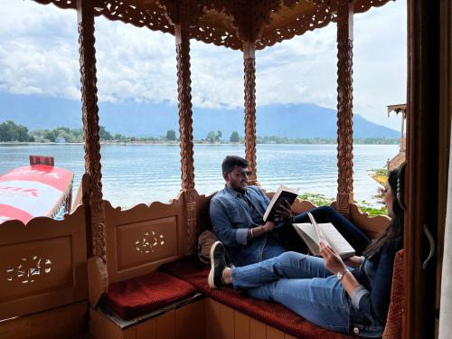 New kolohai group of houseboats