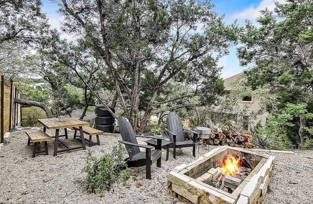 New Lake Travis Retreat Home . Mt View . 3 bd 3 ba