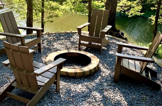 New Lakefront Guest Home for Relaxation