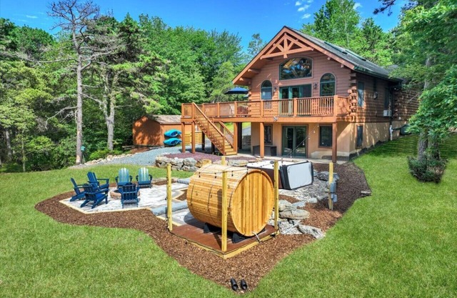 NEW: Lakefront, Hot Tub, Sauna, Game Room, Boat