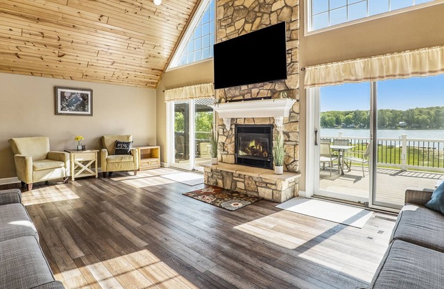 New Lakefront Rental Home