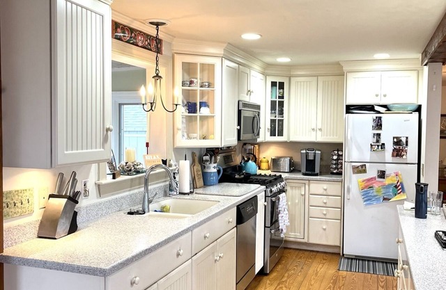 NEW LIST! Just 1 block from the beach! Linens/towels incl.