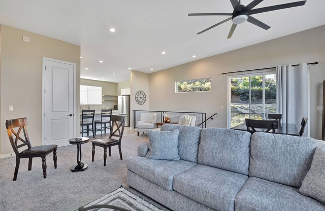 *New Listing!* Central to Everything!