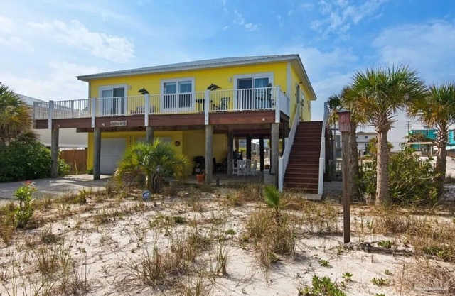 New Listing! Cozy Beach Cottage with Stunning Water Views!