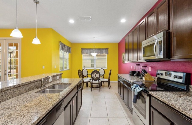 New Listing! Crystal Cove Resort, 6mi to Disney & 11mi to Universal - 71