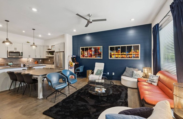 New Listing - Garth's Getaway! New Summer Pricing