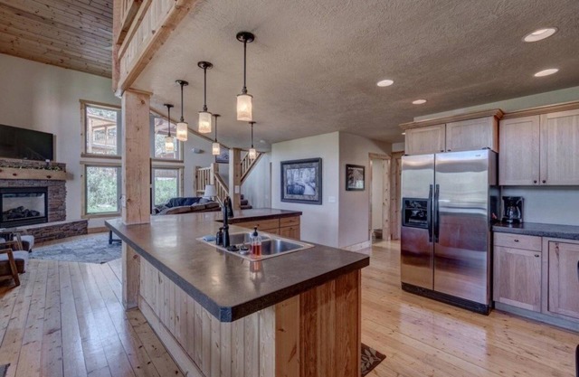 NEW LISTING! Homesteak 3 BR Chalet at Terry Peak with Outdoor Hot Tub - Sleeps 14 by RedAwning