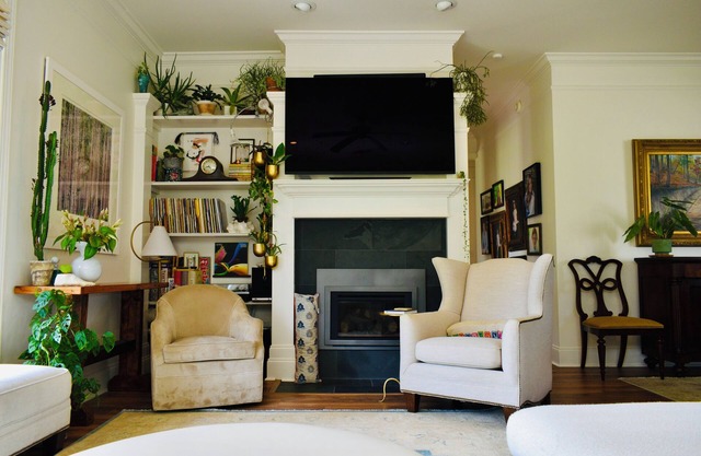 New listing! Luxurious space less than 2 miles from the Square and the Stadium.