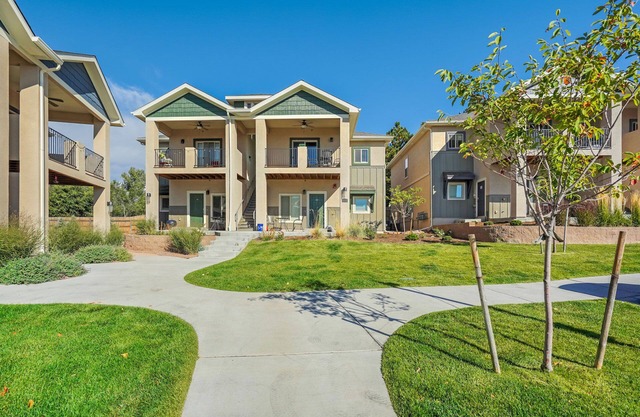 New Lower Condo-mins to downtown-Pet Friendly