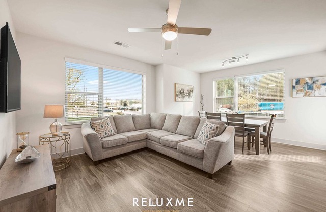 NEW! Luxurious 2BR Apt with Pool, Balcony, Parking