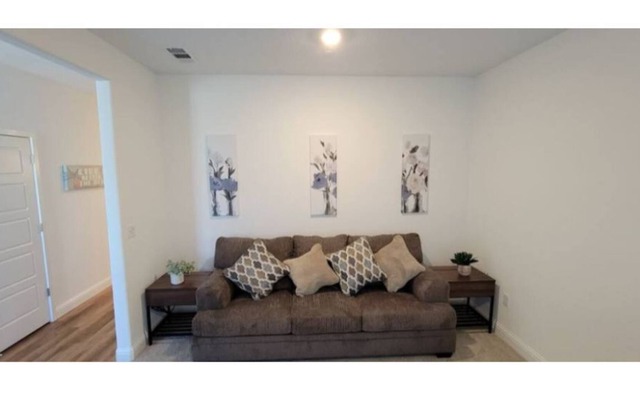 New Luxurious Home Excellent Neighborhood