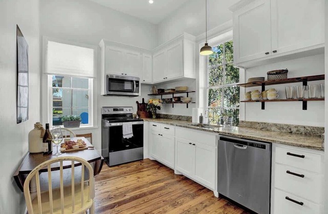 New! Luxurious Home With Wine Cellar & Firepit!