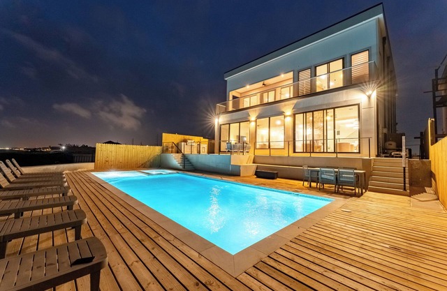 NEW Luxury 4,000 SF Waterfront Home, With Pool, Sleeps 20