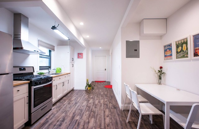 NEW! Luxury 4BD/4BA w/Rooftop Terrace & Outdoor Patio Kitchen
