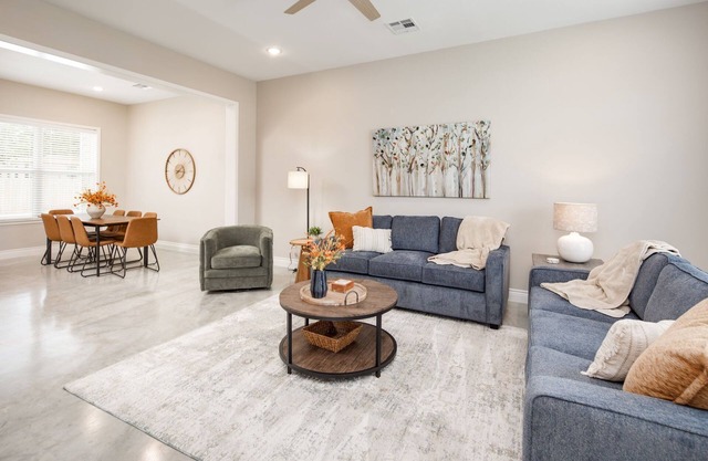 New LUXURY Aggies @Midtown: 6 mins to Kyle Field - Sleeps 9 comfortably