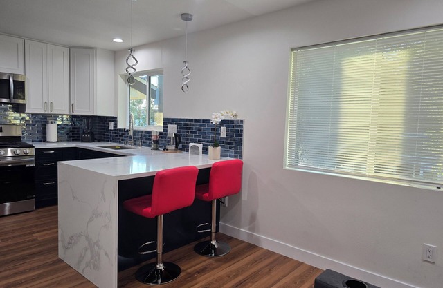 New Luxury apartment with AC/Free parking