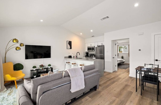 NEW Luxury Bungalow | Zilker & Barton Springs