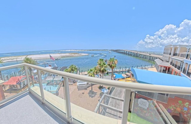 New Luxury Harbor Suites