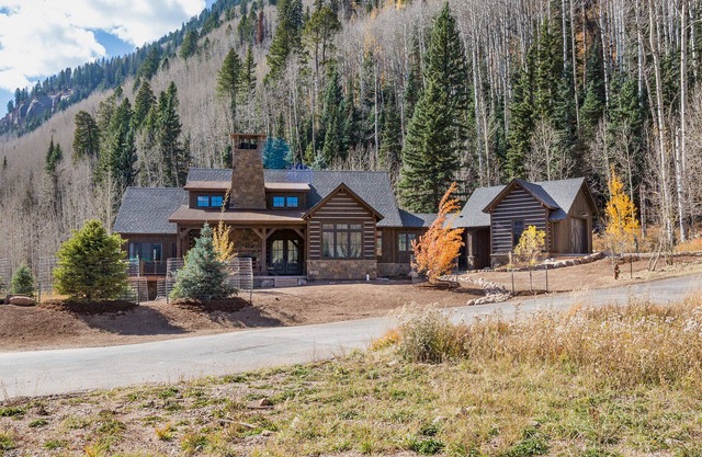 New Luxury home in Cascade Village - 2 miles to Purgatory - Hot Tub/Pool