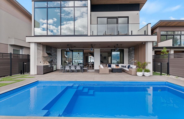 New Luxury Lakefront Home