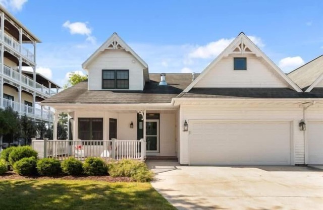 NEW! Luxury Rental - Parker House. Private Beach Access & Walkable to Downtown