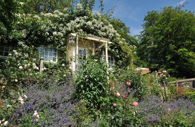 New Luxury single storey secluded Cottage in Bath