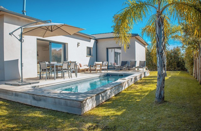 New luxury villa with top-of-the-range fittings, swimming pool & garden