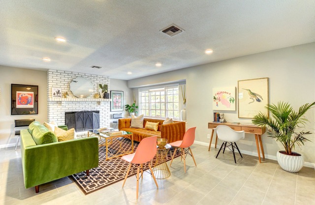 NEW! MID CENTURY LUXURY- AWARD WINNER- GAME ROOM/POOL 1ml to STRIP VIRTUAL TOUR