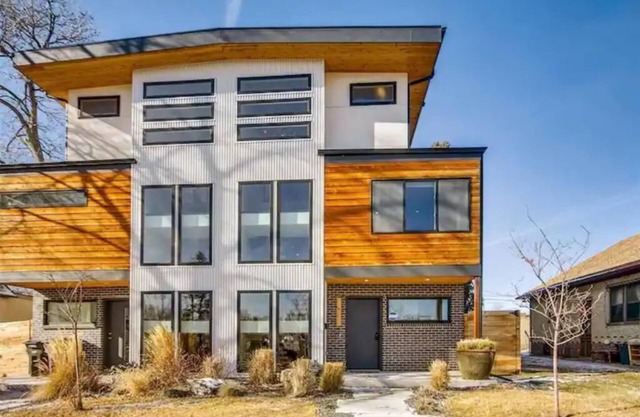 New modern 3-bedroom duplex in Denver with beautiful view and outdoor space