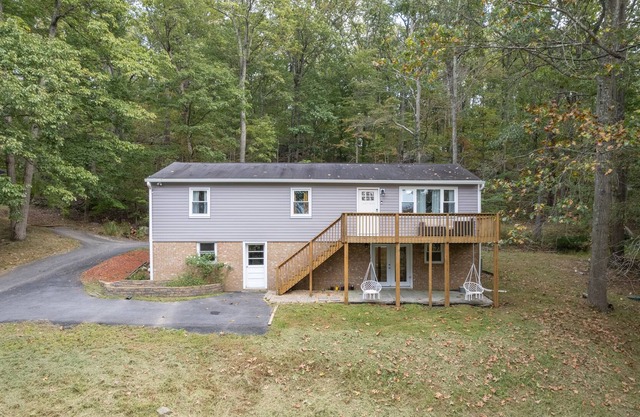 New! Modern family cottage oasis with fast WiFi and pet friendly.
