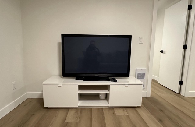 New modern fully contained 2 bed/1 bath suite with the private entrancen