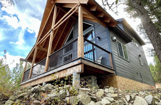 New Mountain Cabin perfect for outdoor enthusiasts- hiking, fishing, relaxing!