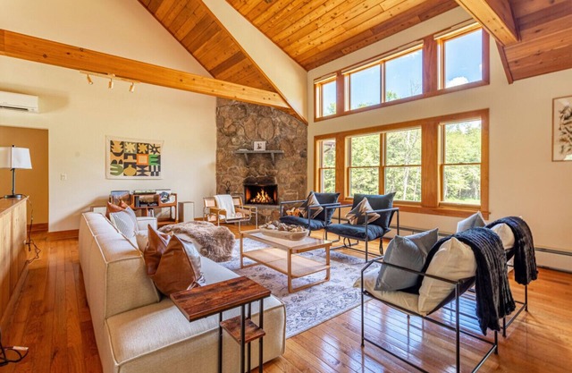 NEW: Multi-Generational Haven nr Roscoe