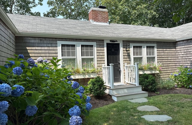 New Nantucket Listing: 2+ bedroom Adorable Monomoy Home