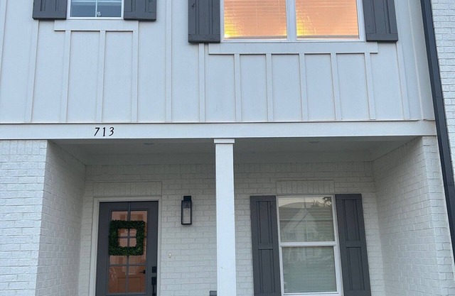 New Oxford Townhome Minutes from Campus and The Square!