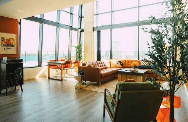 NEW Pause Penthouse Lofts -Downtown- Free Parking